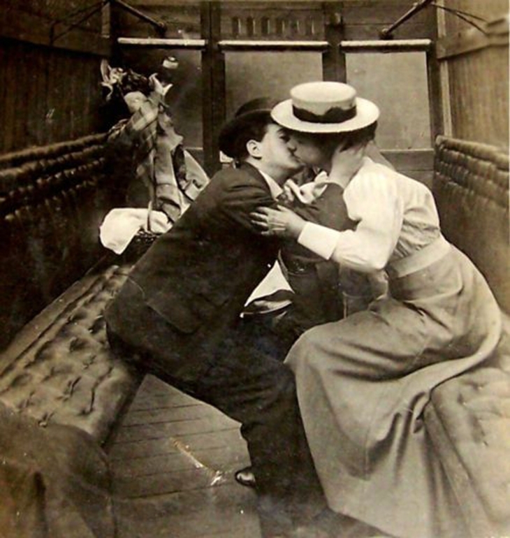 Сцена в потягу. Фото, поч. ХХ ст.