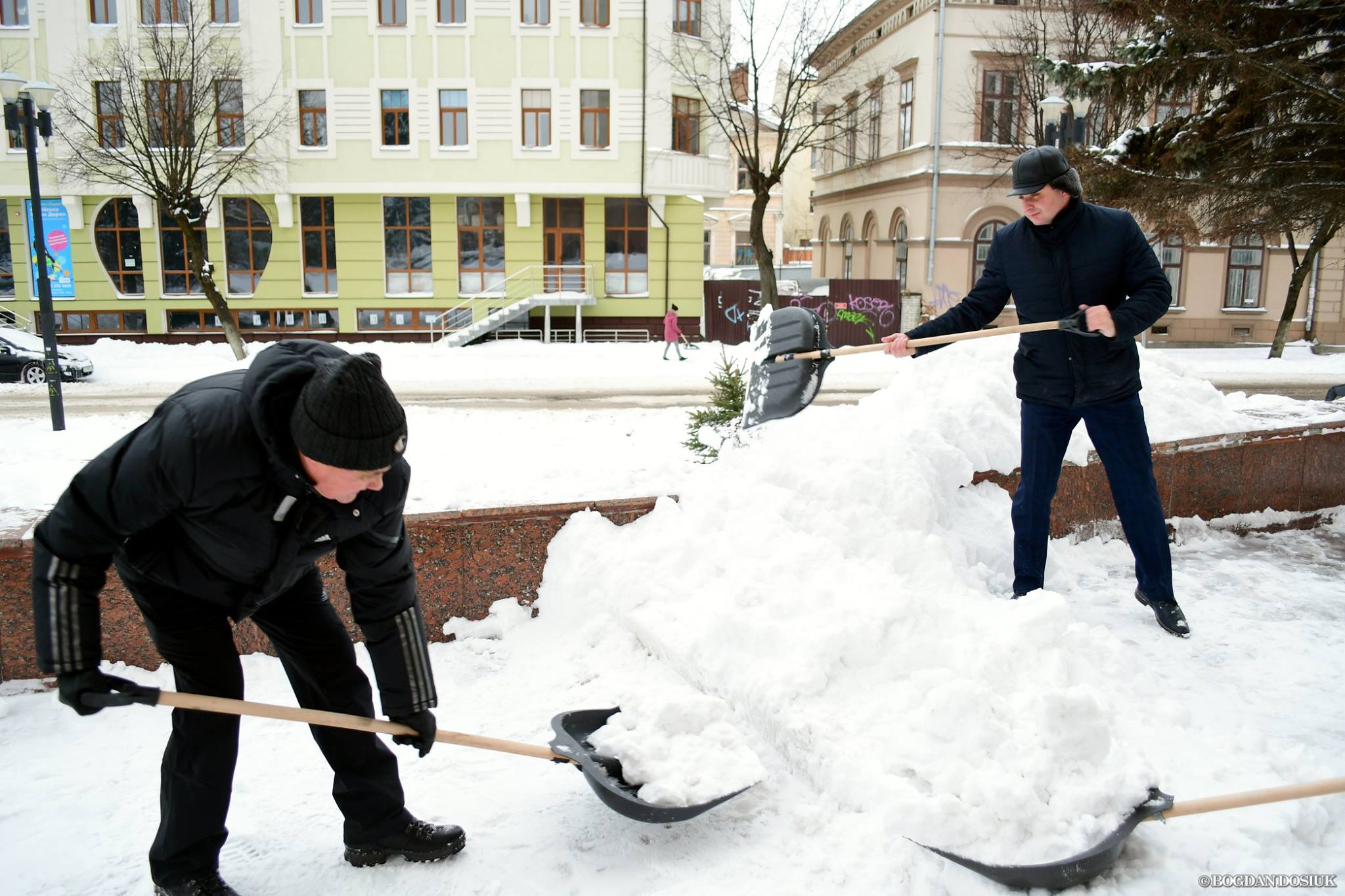Результат пошуку зображень за запитом "прибирання снігу у івано-франківську"