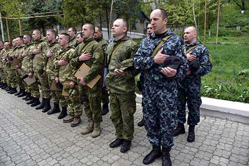 Бійці з Івано-Франківська у Маріуполі за місяць затримали 172 правопорушника Бійці з Івано-Франківська у Маріуполі за місяць затримали 172 правопорушника