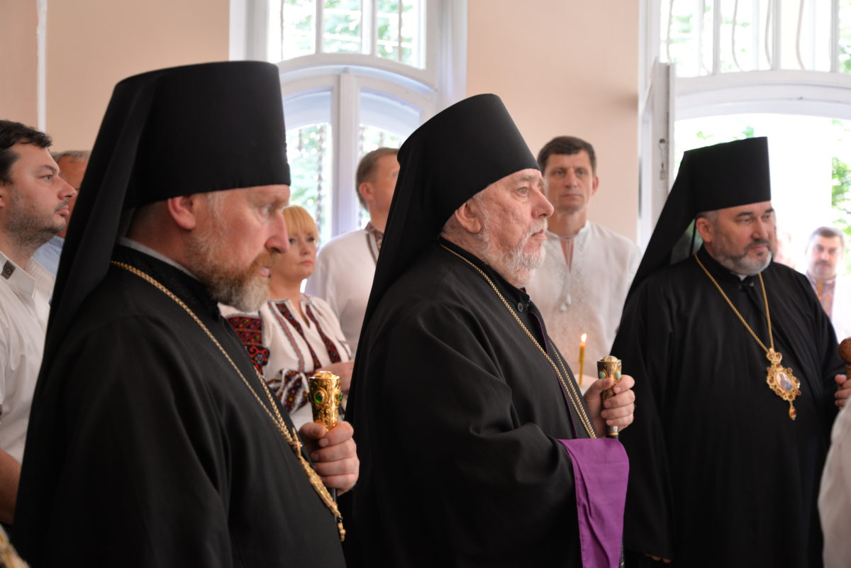 Були присутні й представники інших конфесій. Зокрема, Правлячий Архієрей Коломийсько-Чернівецької єпархії УГКЦ Василій Івасюк.
