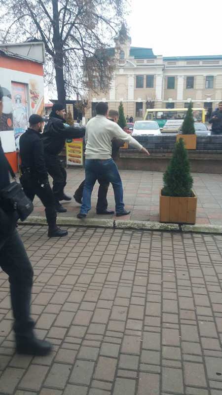 В Івано-Франківську затримали чоловіка, який зірвав прапор України