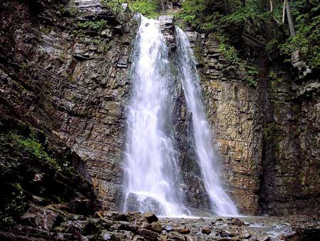 Маня́вський водоспа́д