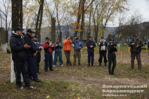 На Закарпатті кращі різьбярі створюють унікальну алею: опубліковано ФОТО