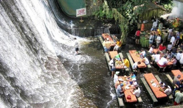 Ресторан-водоспад