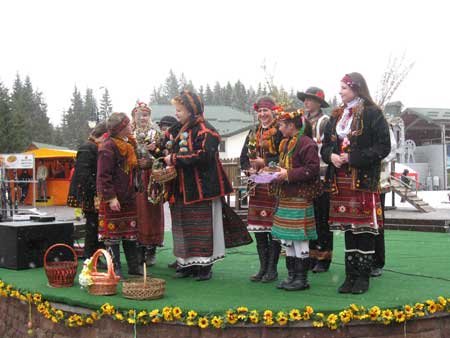 Школа гуцульських промислів, фольклору, етнографії, народних звичаїв та обрядів у ТК «Буковель»