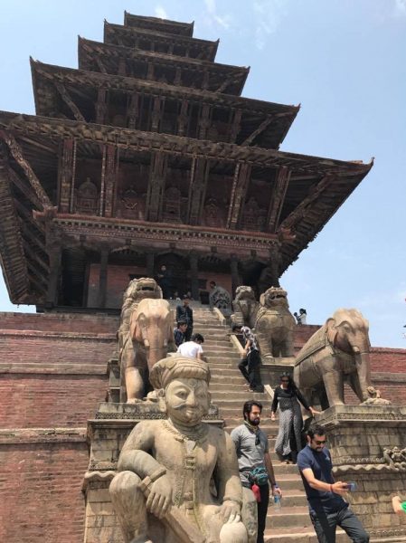 Katmandu. Poryad z hramovym kompleksom Pashupatinath svyashhennym mistsem induyistiv 450x600