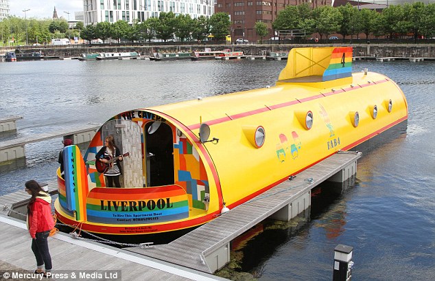 Готель Yellow Submarine