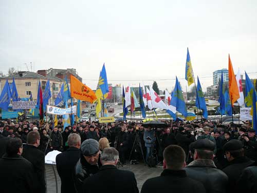 Івано-Франківська облрада прийняла звернення щодо С. Бандери 