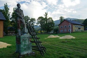 Пам’ятник лісорубові, Осмолода