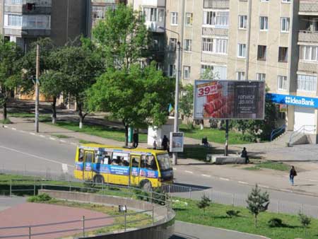 В Івано-Франківську перевізники вийшли на маршрути