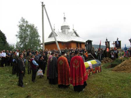 На Прикарпатті поховали загиблого у зоні АТО бійця батальйону На Прикарпатті поховали загиблого у зоні АТО бійця батальйону