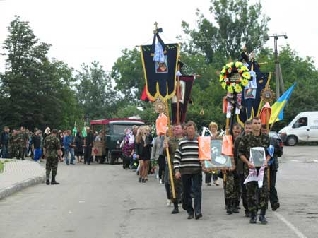 На Прикарпатті поховали загиблого у зоні АТО бійця батальйону На Прикарпатті поховали загиблого у зоні АТО бійця батальйону