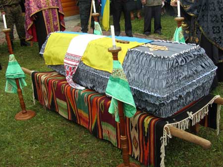 На Прикарпатті поховали загиблого у зоні АТО бійця батальйону На Прикарпатті поховали загиблого у зоні АТО бійця батальйону