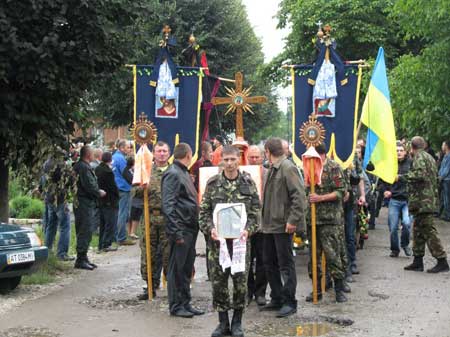 На Прикарпатті поховали загиблого у зоні АТО бійця батальйону На Прикарпатті поховали загиблого у зоні АТО бійця батальйону