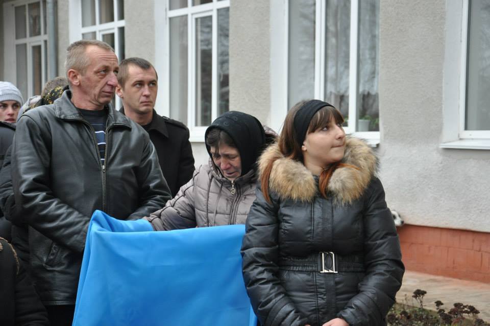 Батько героя Володимир, старший брат Іван, мати Галина й повдовіла дружина Ірина Данилюки