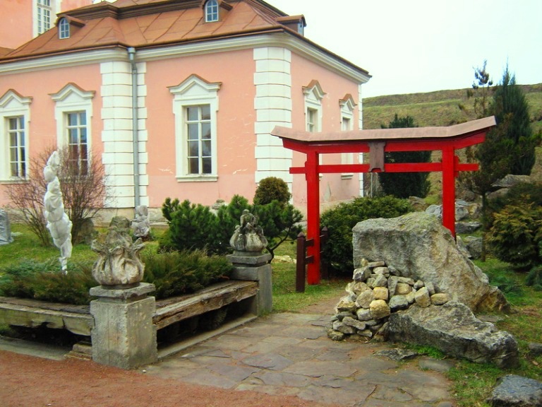 Ворота Торії - вхід у світ богів. 