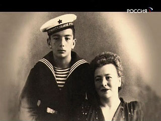 примаков с мамой.jpg