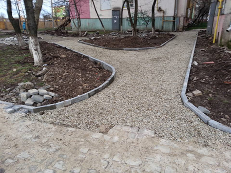 В Івано-Франківську розпочато роботи по укладці тротуарної плитки