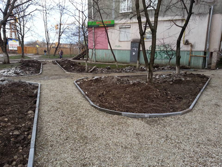 В Івано-Франківську розпочато роботи по укладці тротуарної плитки