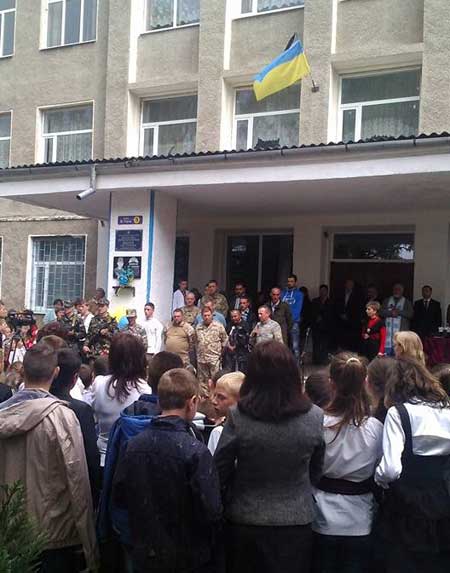 Загиблому в АТО прикарпатцю відкрили меморіальну дошку