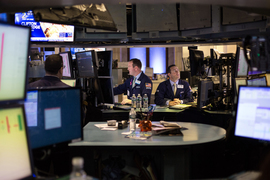 Страх замедления глобальной экономики, опасно низкая инфляция в Европе и резкое падение цен на нефть способствуют тому, что период относительного спокойствия на рынках сменился турбулентностью