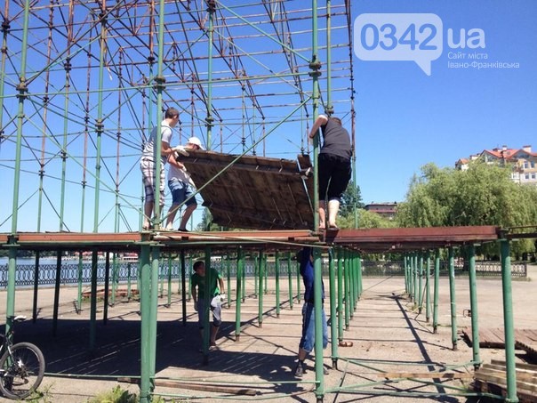 В рамках проекту &ldquo;АртЕфект&rdquo;, на міському озері розпочалась реконструкція сцени (ФОТО) (фото) - фото 4