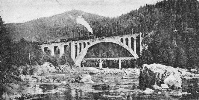 Кам'яний залізничний міст-віадук у Яремче