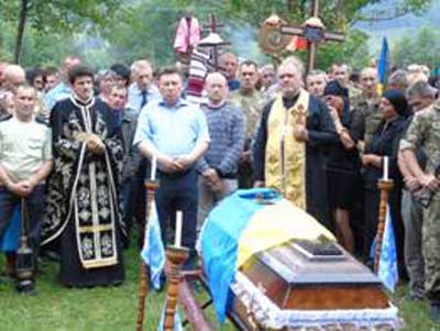 Прикарпатці провели в останню путь загиблого в АТО краянина 