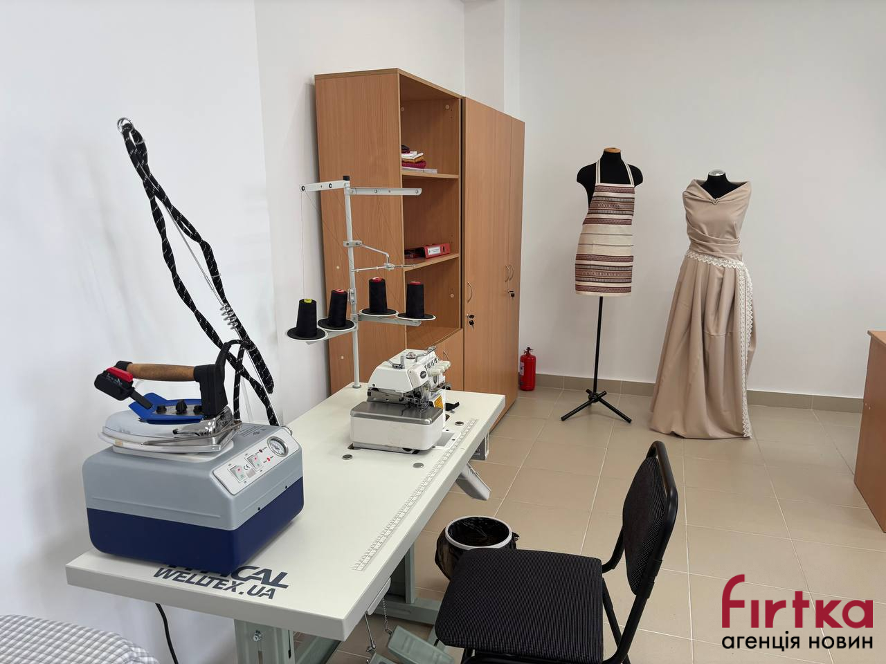 обладнане робоче місце у навчальному класі