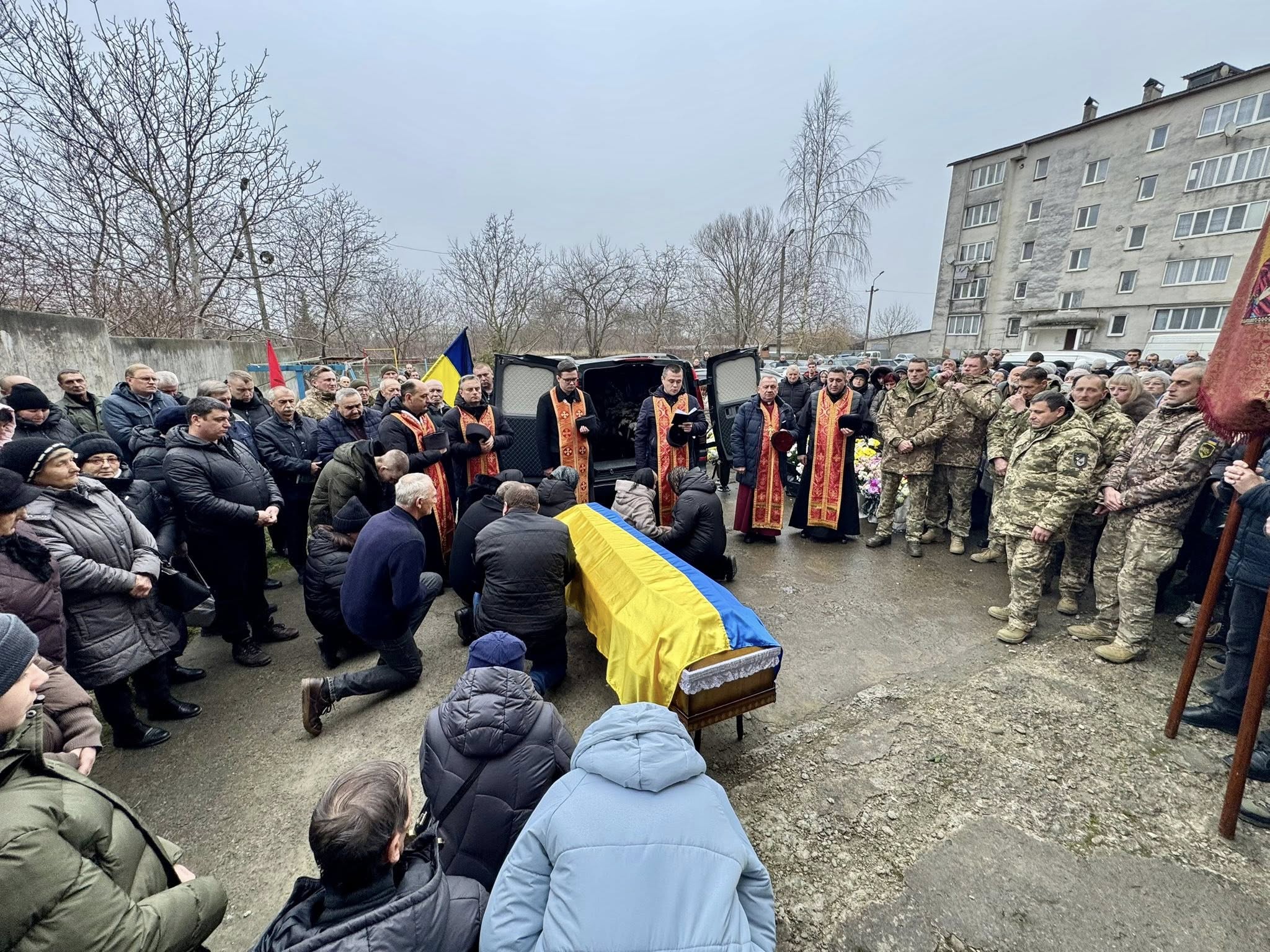 фото: прощання з Героєм