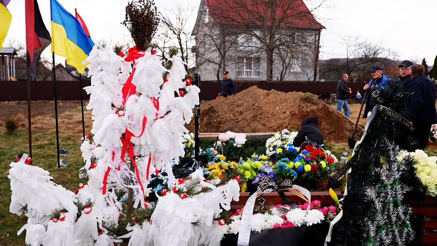 "Весільне деревце" біля могили Анелі Шкрумеляк