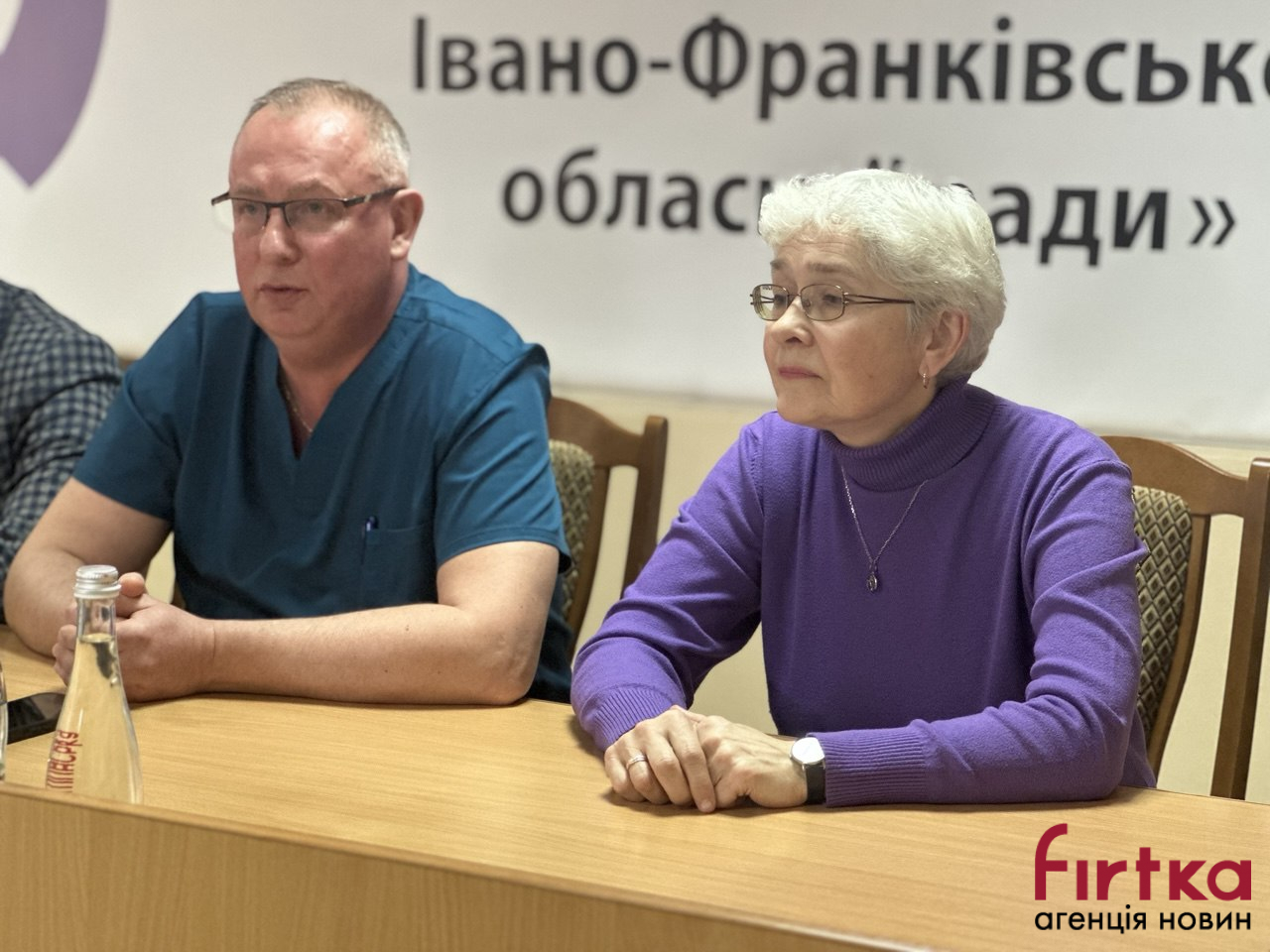 фото з пресконференції