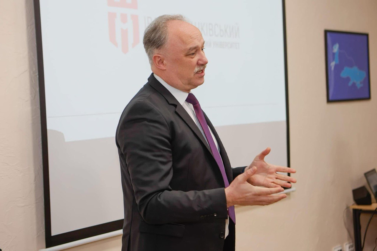 фото ректора ІФНМУ