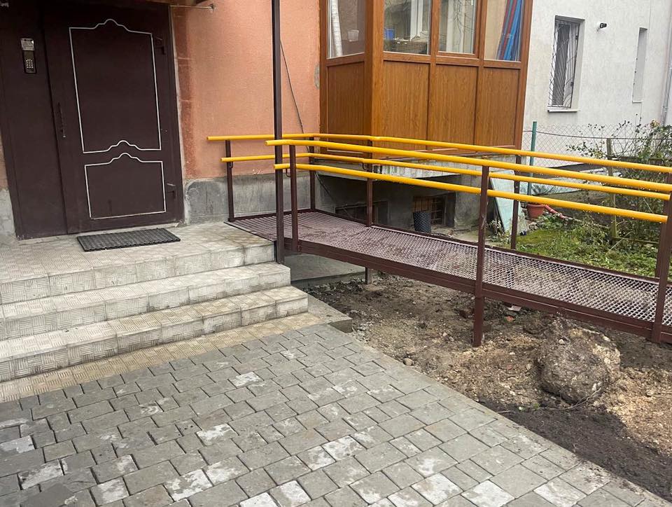 фото: благоустрій у дворі