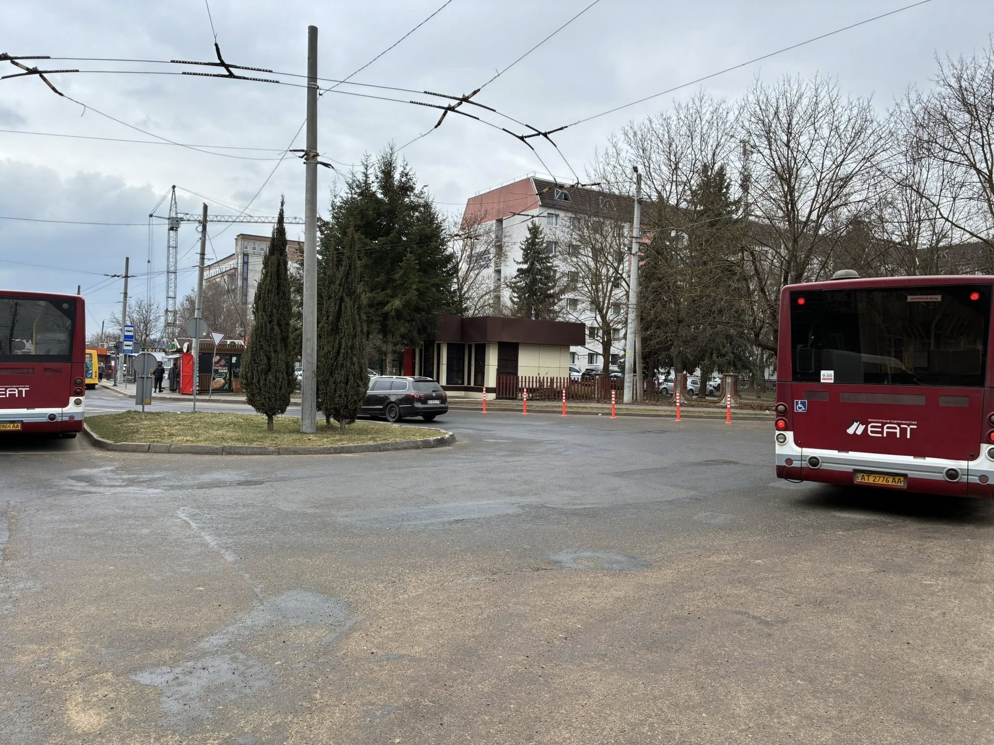 фото: встановлені делініатори