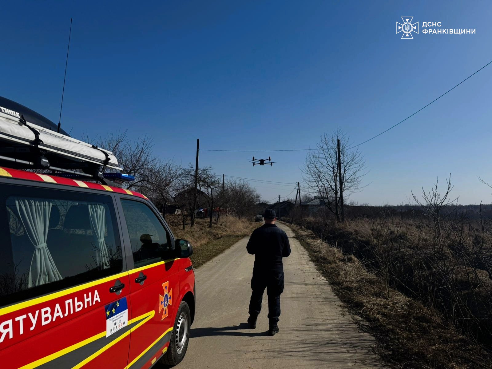 обстеження рятувальниками території за допомогою квадрокоптера 