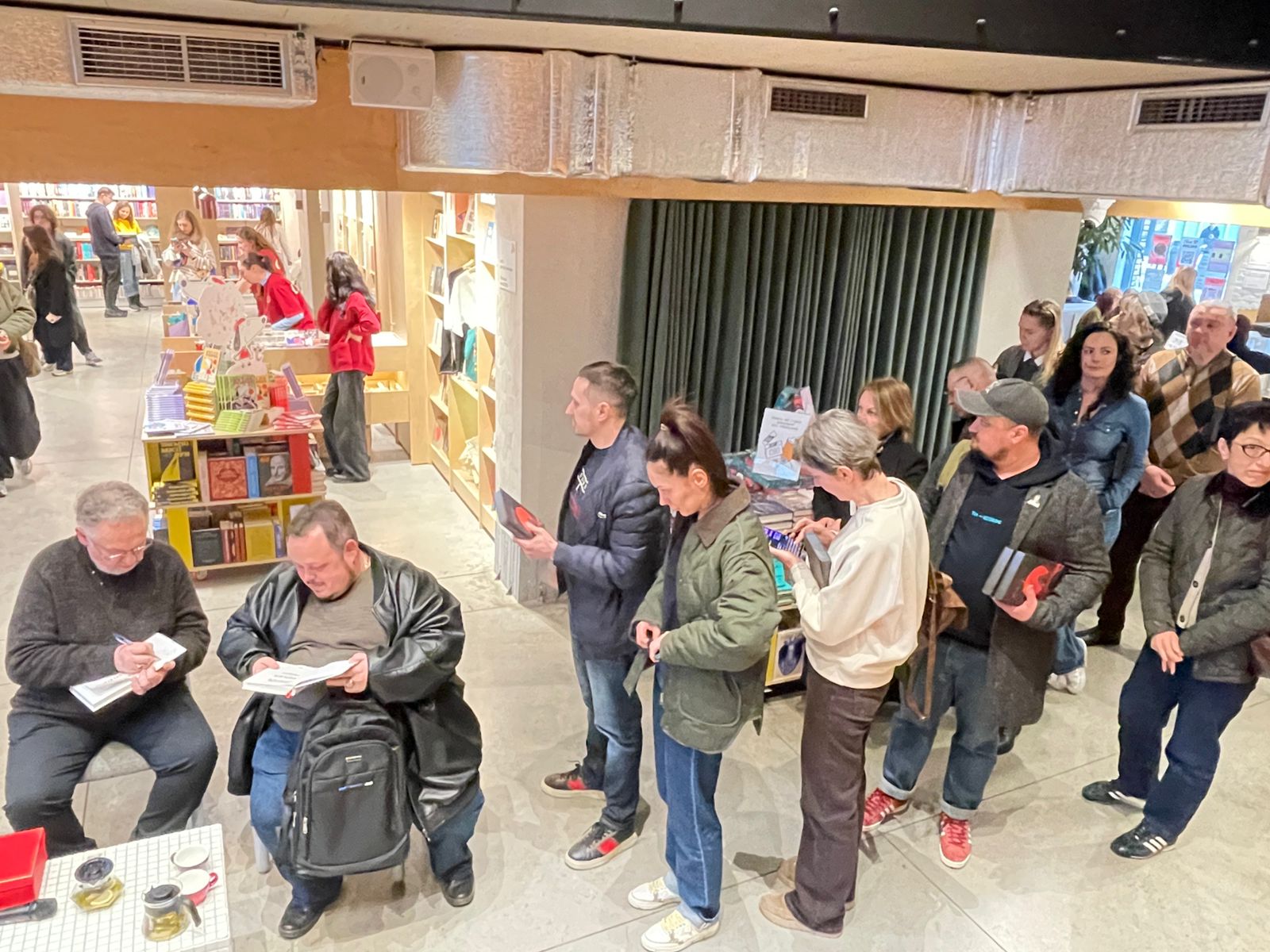 фото з місця презентації