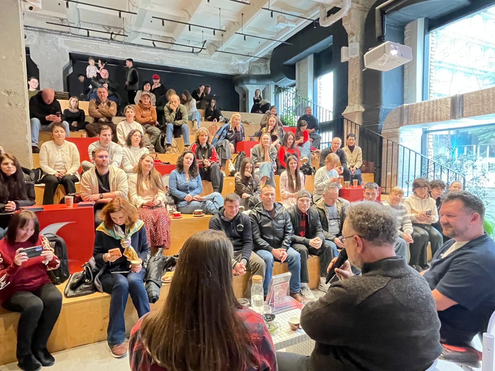 фото з місця презентації