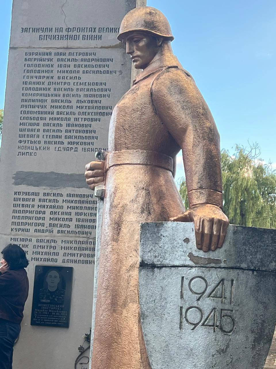 фото одного з пам'ятників