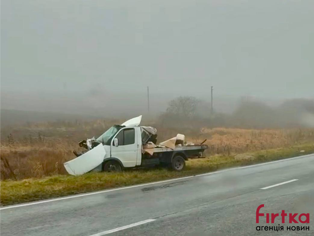 Авто злетіло в кювет